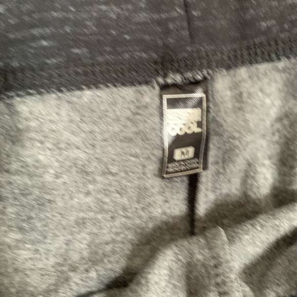 32 degrees Black/Dark Gray Pull on Fleece Shorts - Picture 7 of 11